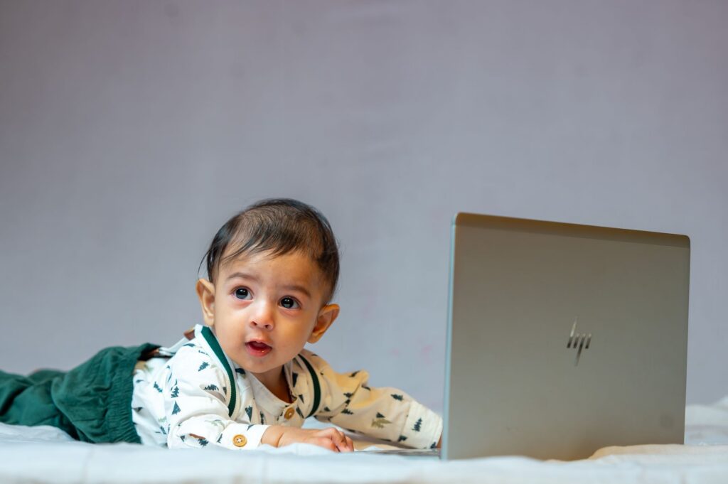 HP Luncurkan OmniDesk Mini Entry-Level dengan Prosesor Wildcat Lake