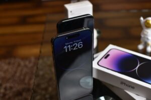 Kenaikan Harga iPhone Lama hingga 4 Juta VND, Peluang Beli di Ritel